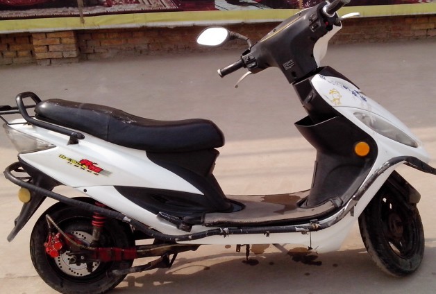出售踏板電動(dòng)車一輛800元,有圖片