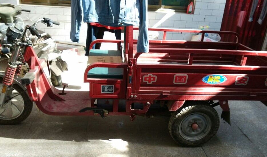 電動(dòng)三輪車出售
