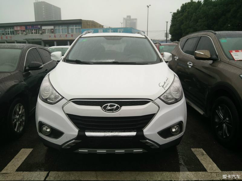 現(xiàn)代ix35兩驅(qū)舒適型2.0現(xiàn)售1.6萬(wàn)