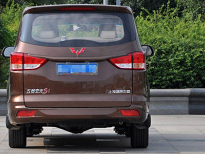 八千轉(zhuǎn)讓五菱宏光S1 1.5L商務車