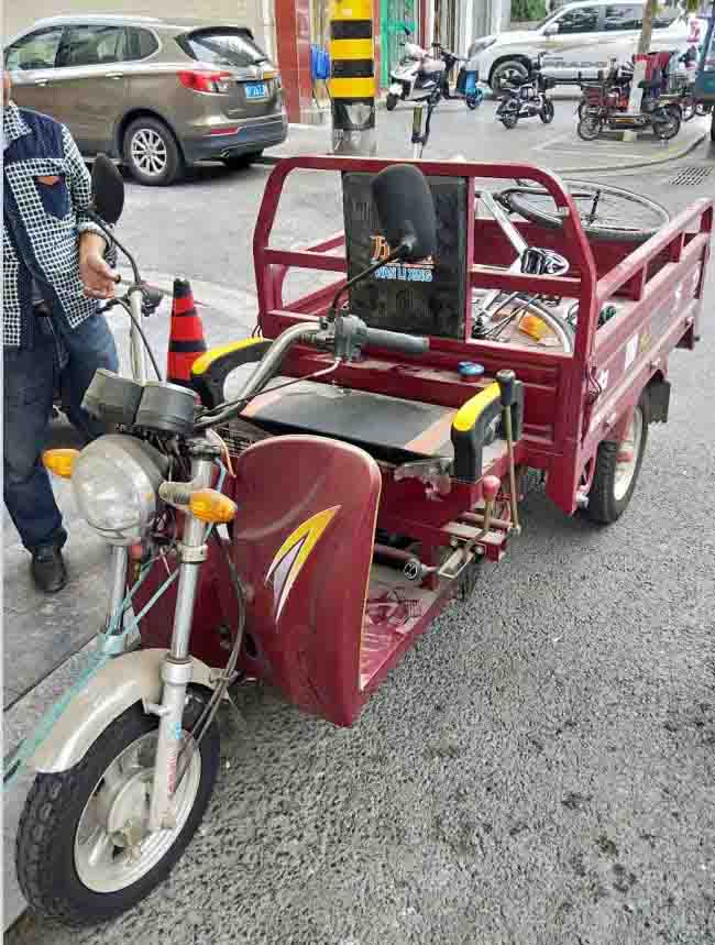 低價出售三輪摩托車